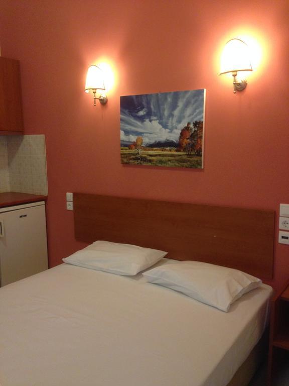Marvi Hotel 卡梅纳维洛拉 外观 照片