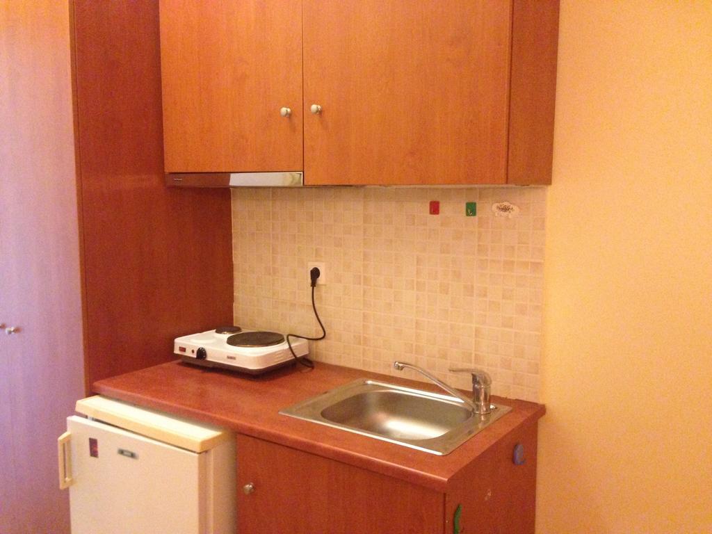 Marvi Hotel 卡梅纳维洛拉 外观 照片